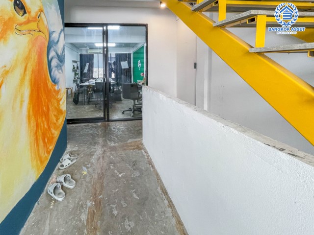 *****อาคารพาณิชย์มือสองย่านกรุงเทพฯ อาคารพาณิชย์ ซอยเพชรเกษม65/1 เนื้อที่กว้างขวางมากถึง 16 ตร.ว. ฟังก์ชัน 4 ห้องนอน 2 ห้องน้ำ ที่จอดรถ 1 คัน บ้านสไตล์คาเฟ่ ตกแต่งพร้อม ตั้งอยู่บนทำเลชุมชน เหมาะกับการค้าขาย เชื่อมต่อการเดินทางด้วยถนนเพชรเกษม จองเลย!